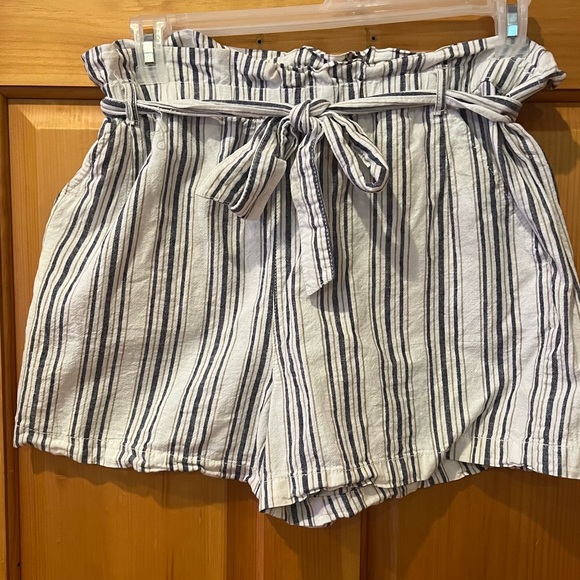 a.n.a Pants - ANA paper bag waist linen shorts